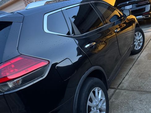 Used 2017 Nissan Rogue SV image 6