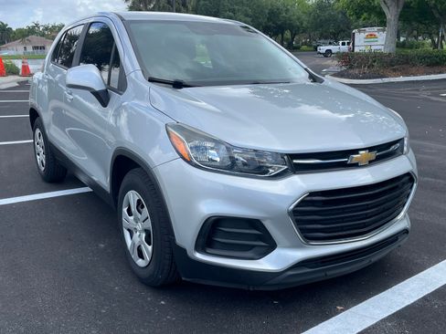 Used 2018 Chevrolet Trax LS w/ Fleet Convenience Package FWD image 1