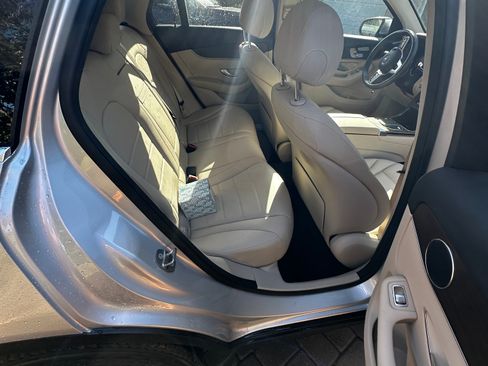 Used 2020 Mercedes-Benz GLC 300 4MATIC image 10