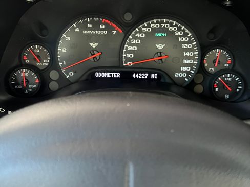 Used 2004 Chevrolet Corvette Convertible w/ Preferred Equipment Group image 8