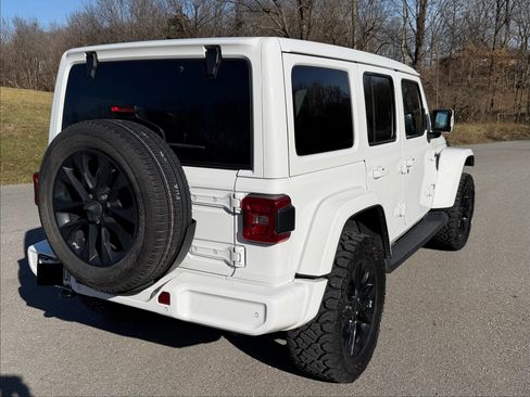 Used 2022 Jeep Wrangler Unlimited Sahara image 9