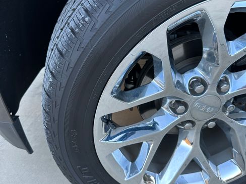 Used 2020 GMC Yukon SLT w/ Open Road Package image 16