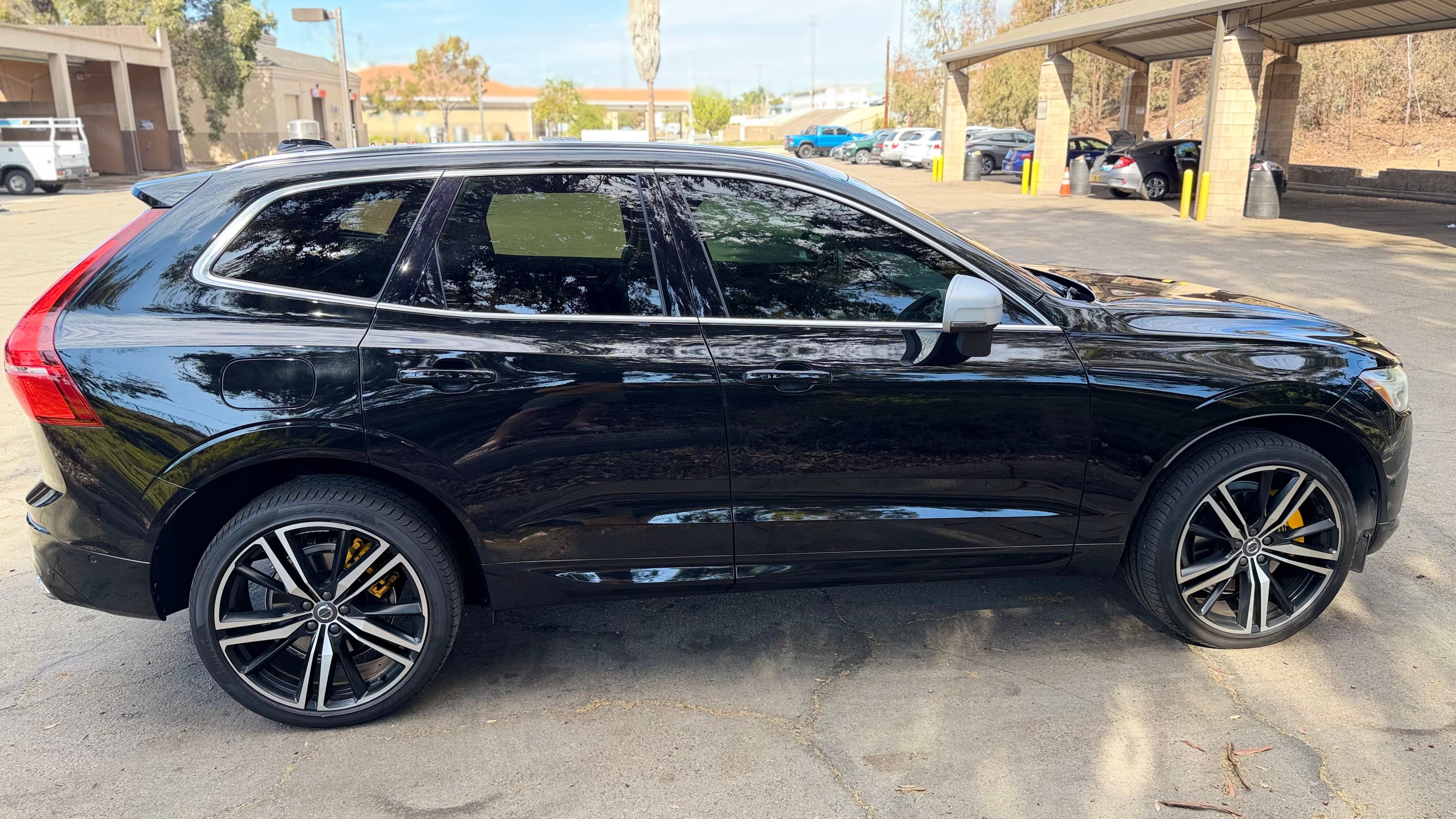 Used 2019 Volvo XC60 T8 R-Design w/ Advanced Package AWD/4WD image 11
