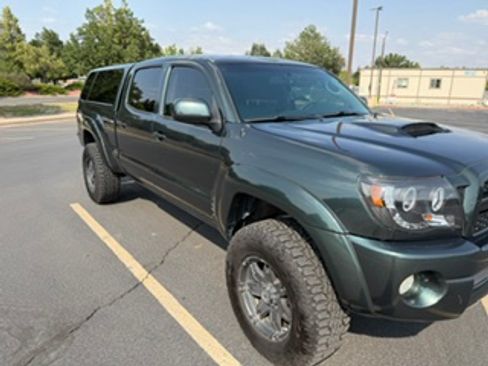 Used 2011 Toyota Tacoma 4x4 Double Cab w/ TRD Sport Pkg image 2