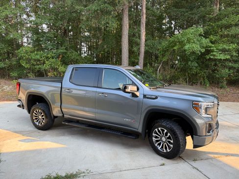 Used 2021 GMC Sierra 1500 AT4 w/ AT4 Value Package AWD/4WD image 2