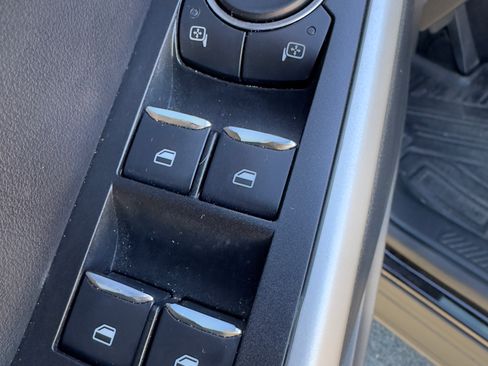 Used 2022 Ford Explorer XLT image 12