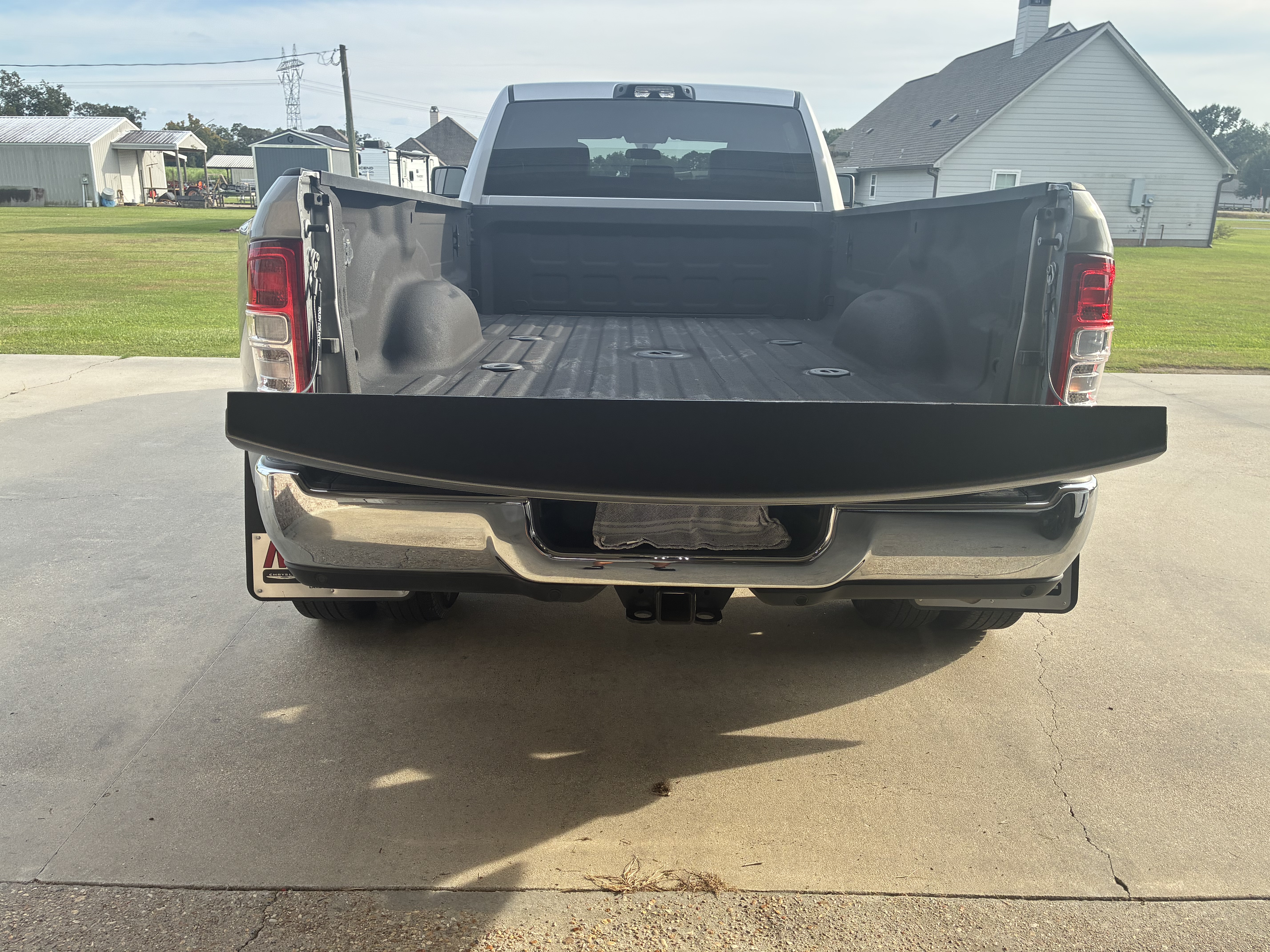 Used 2024 RAM 3500 Tradesman w/ Chrome Appearance Group AWD/4WD image 8