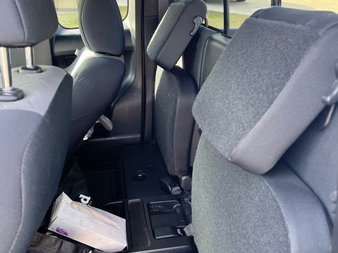 Used 2022 Toyota Tacoma TRD Sport image 6