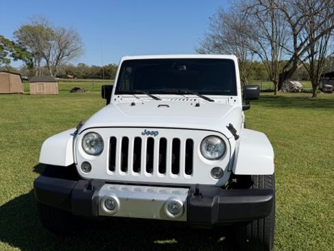 Used 2015 Jeep Wrangler Unlimited Sahara w/ Connectivity Group image 4