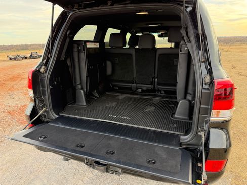 Used 2021 Toyota Land Cruiser Heritage Edition image 18