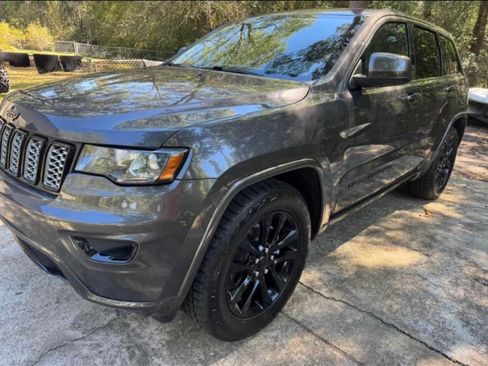 Used 2019 Jeep Grand Cherokee Altitude image 1