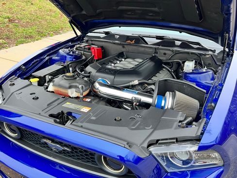 Used 2013 Ford Mustang GT Premium w/ Comfort Pkg RWD image 6