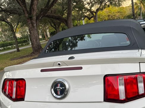 Used 2012 Ford Mustang Premium image 8