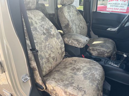 Used 2016 Jeep Wrangler Unlimited Rubicon w/ Max Tow Package image 4