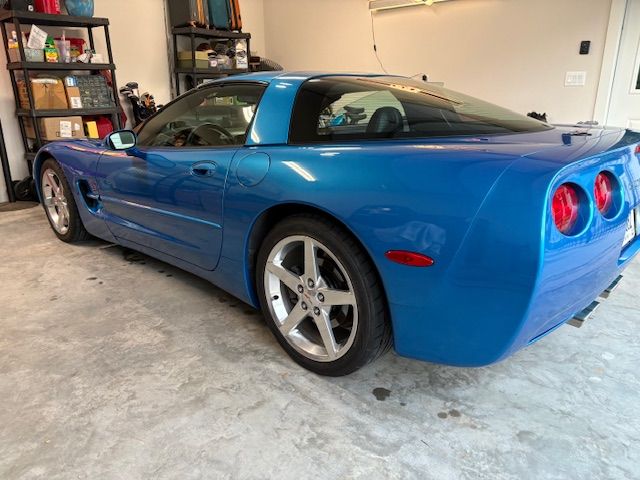 Used 1998 Chevrolet Corvette Coupe w/ Memory Pkg RWD image 9