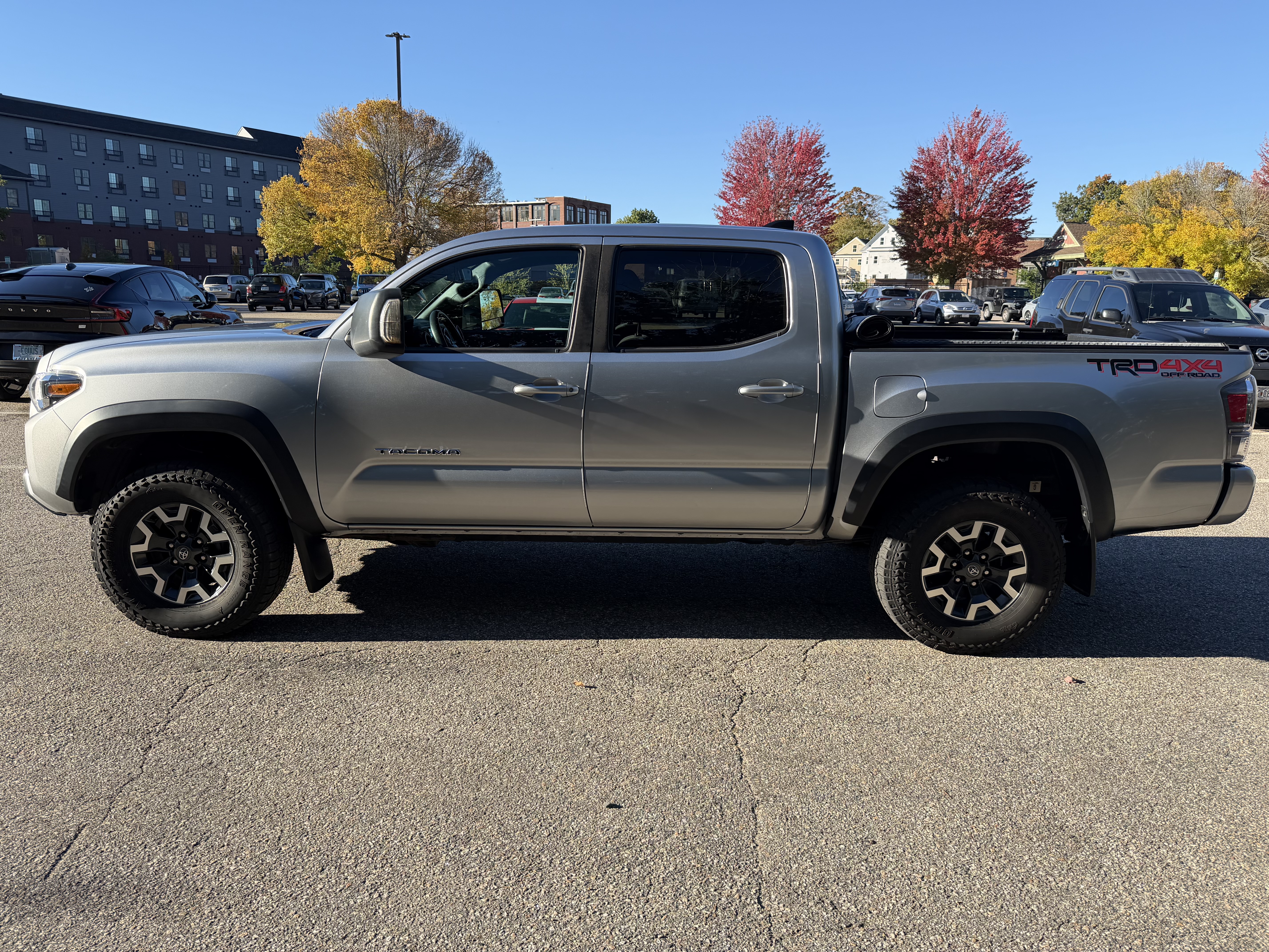 Used 2022 Toyota Tacoma TRD Off-Road w/ Technology Package AWD/4WD image 4
