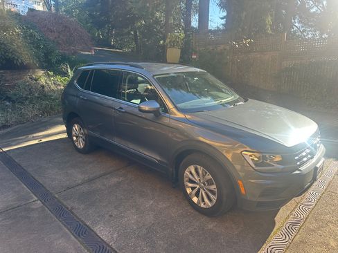 Used 2018 Volkswagen Tiguan SE w/ 3rd Row Seat Package image 4