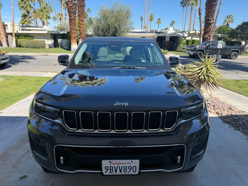 Used 2022 Jeep Grand Cherokee Overland w/ Luxury Tech Group IV image 4