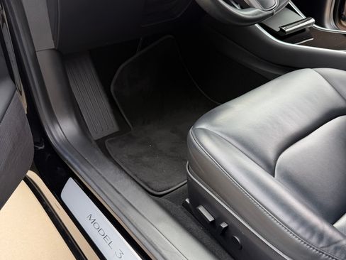 Used 2018 Tesla Model 3 Long Range image 13