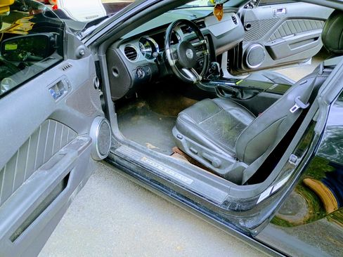 Used 2013 Ford Mustang Premium image 12