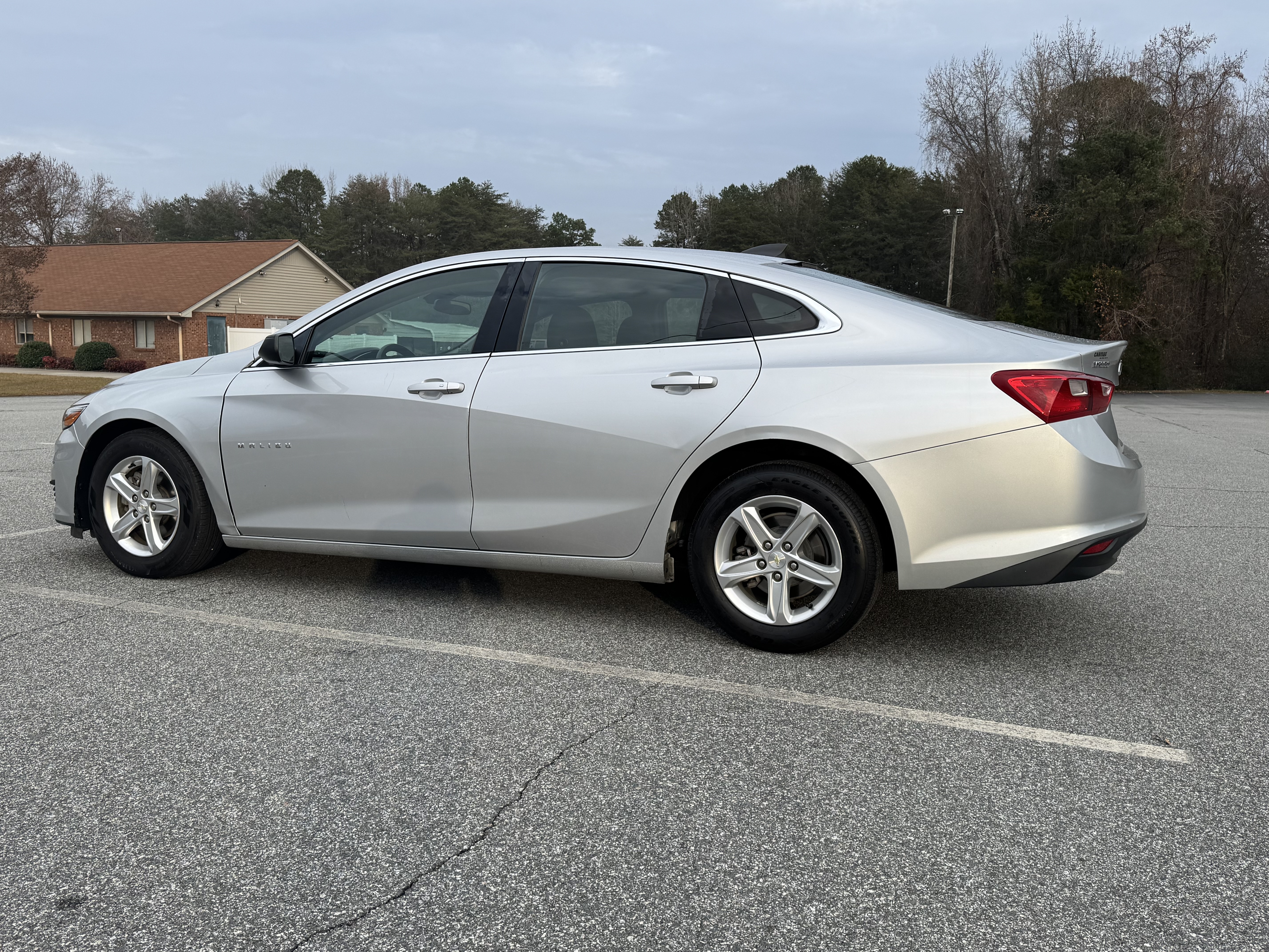 Used 2020 Chevrolet Malibu LS FWD image 4