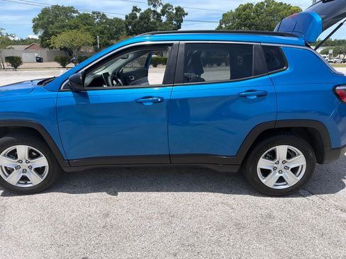 Used 2022 Jeep Compass Latitude FWD image 4