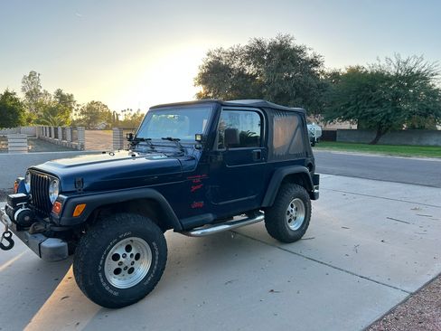 Used 2000 Jeep Wrangler Sport AWD/4WD image 1