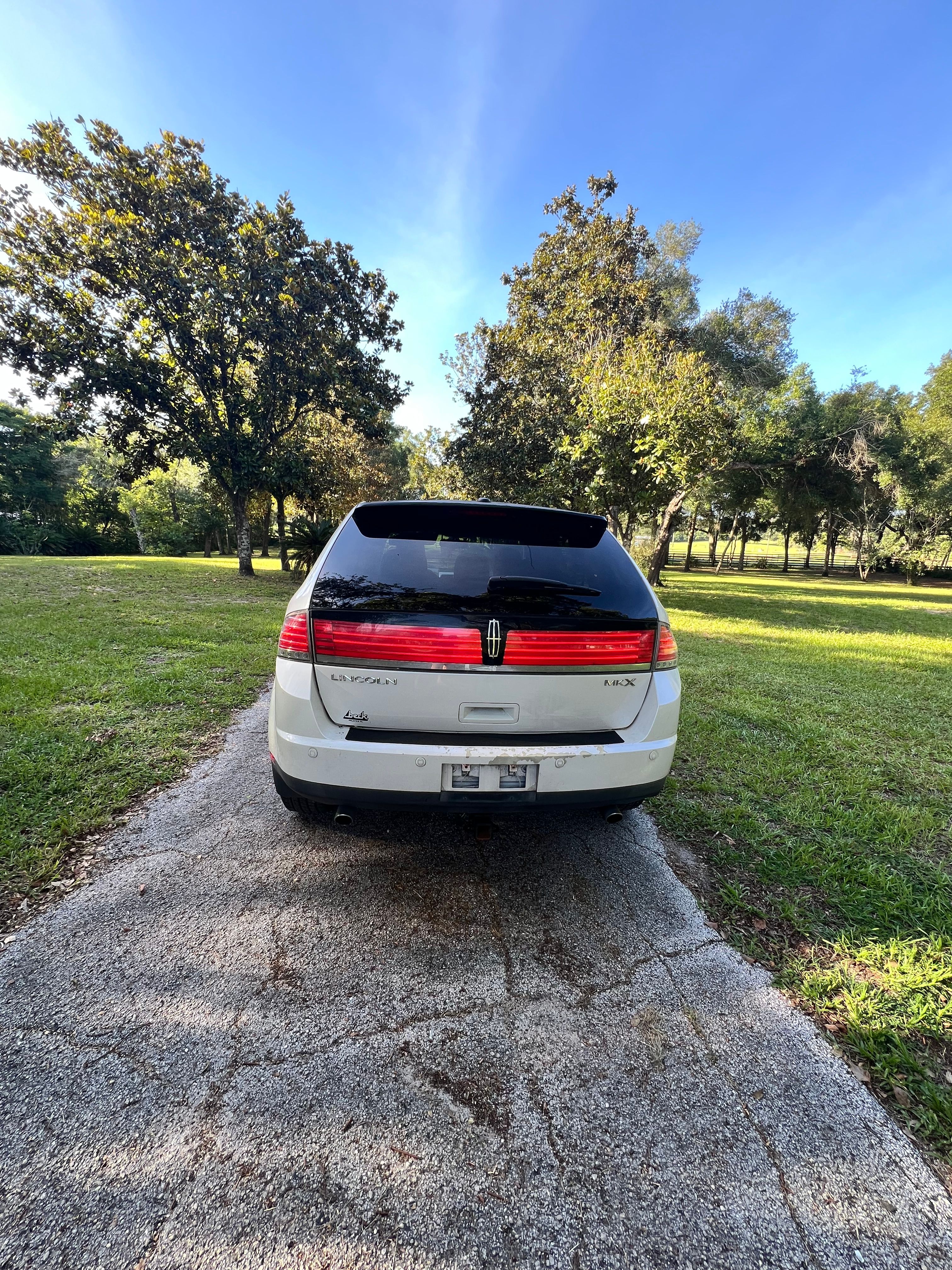 Used 2010 Lincoln MKX 2WD image 2