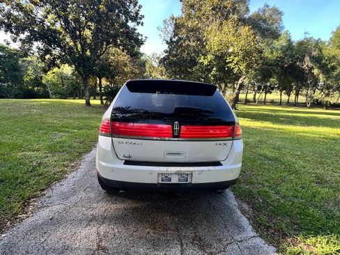 Used 2010 Lincoln MKX 2WD image 2