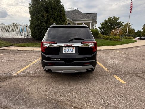 Used 2023 GMC Acadia SLT w/ Preferred Package AWD/4WD image 2