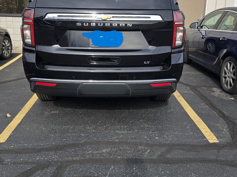 Used 2022 Chevrolet Suburban LT image 13