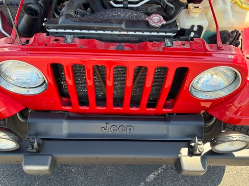 Used 2004 Jeep Wrangler 4WD w/ Dual Top Group image 2