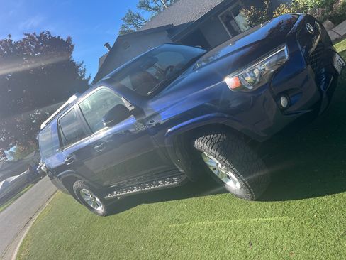 Used 2018 Toyota 4Runner SR5 Premium image 1