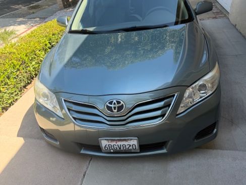 Used 2011 Toyota Camry LE w/ LE Extra-Value Pkg FWD image 1