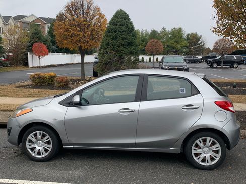 Used 2011 MAZDA MAZDA2 Sport image 1