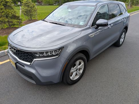 Used 2023 Kia Sorento LX AWD/4WD image 8
