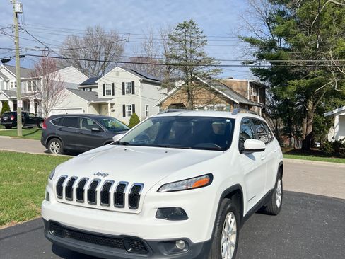 Used 2016 Jeep Cherokee Latitude w/ Cold Weather Group image 4