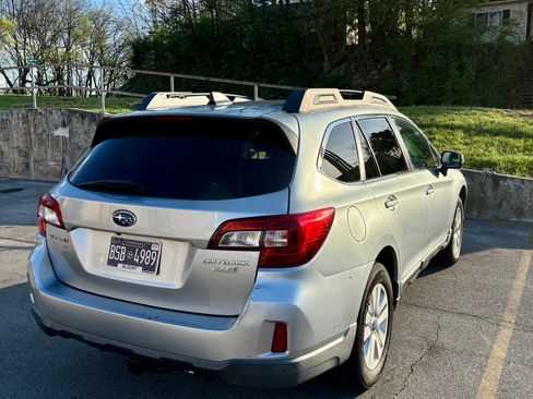 Used 2017 Subaru Outback 2.5i Premium image 10