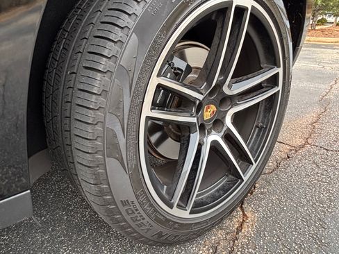 Used 2021 Porsche Macan image 11