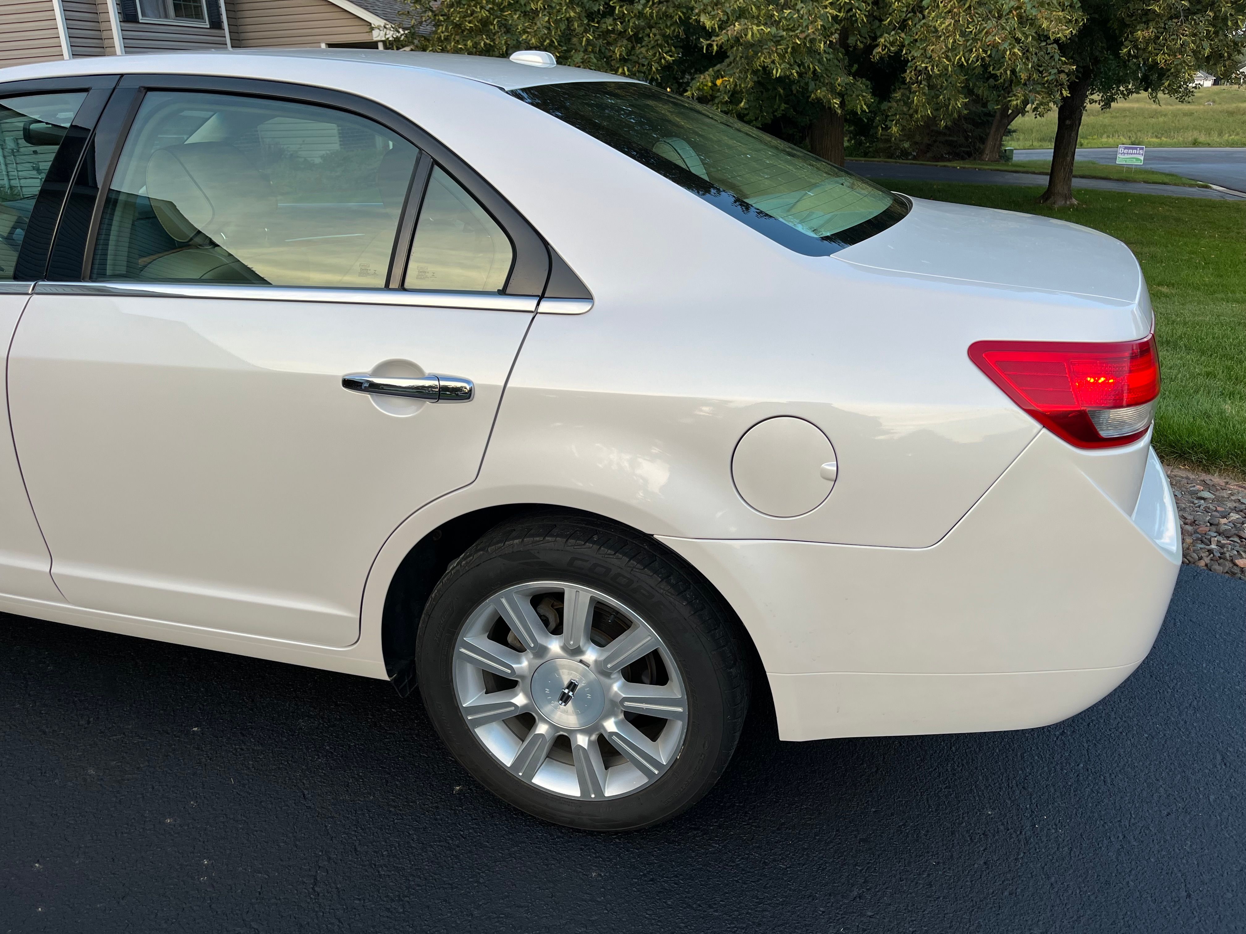 Used 2012 Lincoln MKZ FWD image 9