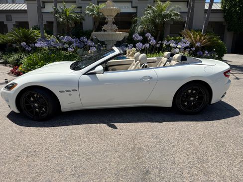 Used 2014 Maserati GranTurismo Convertible RWD image 2