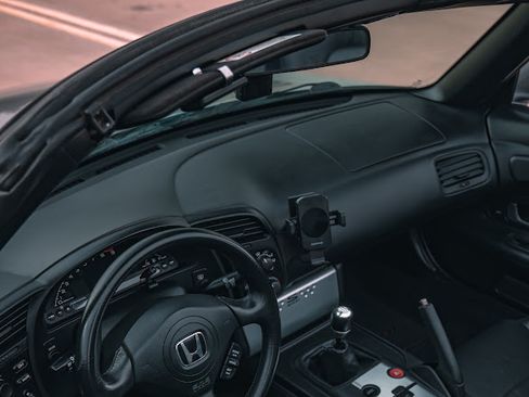 Used 2005 Honda S2000 image 2