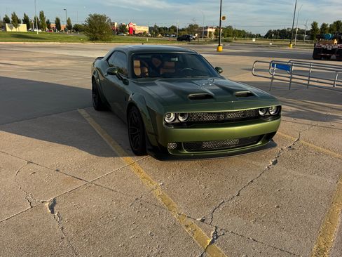 Used 2022 Dodge Challenger SRT Hellcat RWD image 2