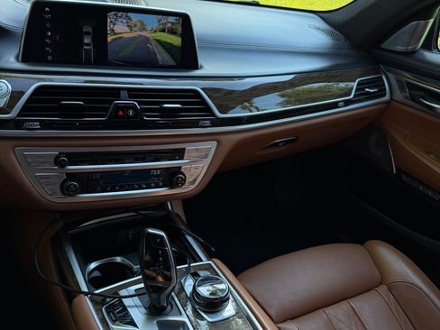 Used 2018 BMW 750i xDrive AWD/4WD image 5
