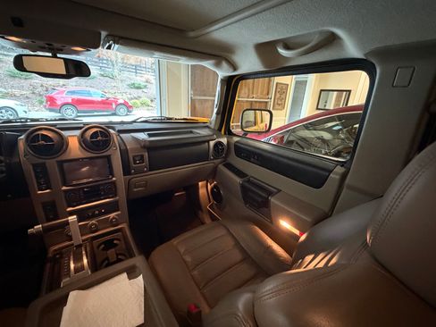 Used 2003 HUMMER H2 w/ Preferred Equipment Group image 23