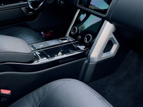 Used 2022 Land Rover Range Rover P525 Westminster Edition image 12