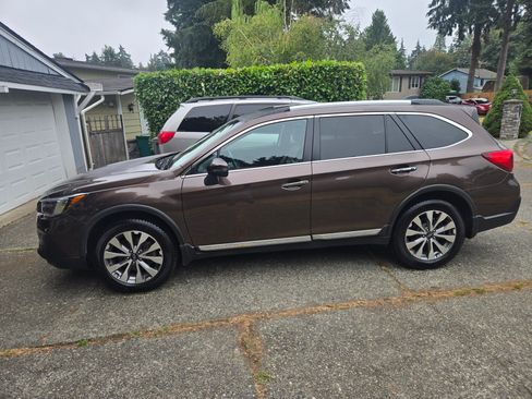 Used 2019 Subaru Outback 2.5i Touring w/ Protection Package #1 AWD/4WD image 2