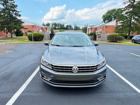 Used 2017 Volkswagen Passat 1.8T SE w/ SE Lighting Package FWD image 1