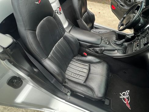 Used 1998 Chevrolet Corvette Convertible w/ Memory Pkg image 10