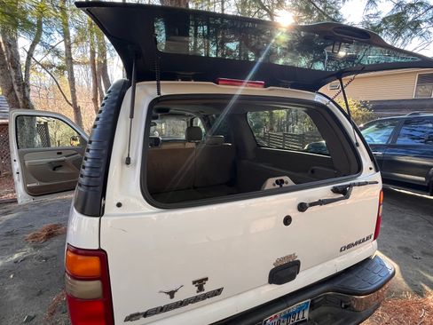 Used 2003 Chevrolet Suburban LS w/ LS Preferred Equipment Group image 4